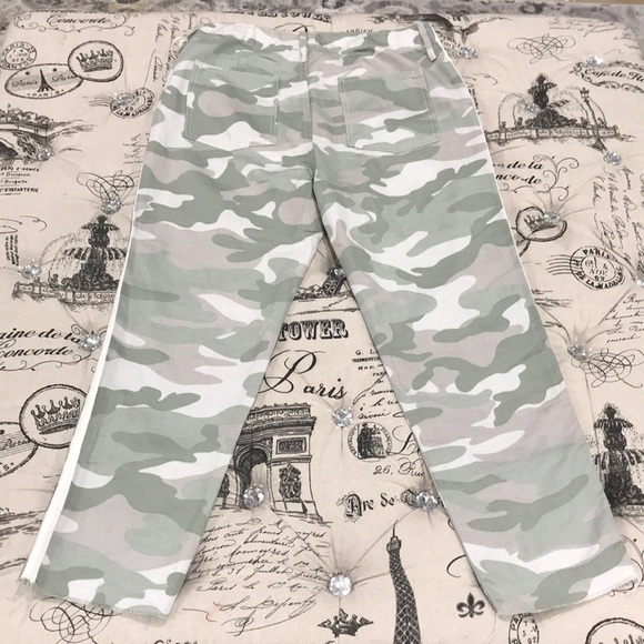 🎁 MOTHER The Shaker Chop Crop Fray Camo Pants - Picture 13 of 14